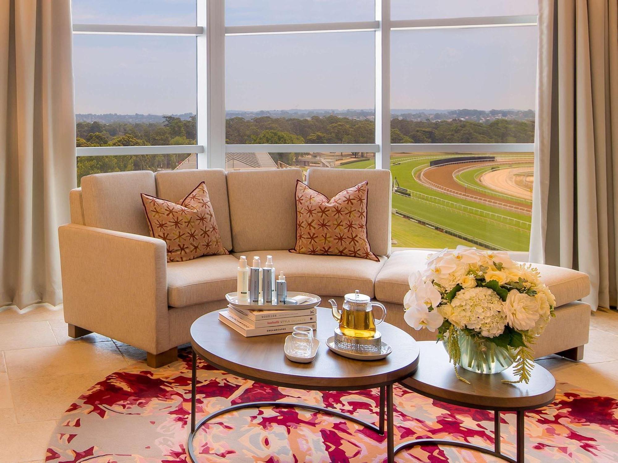 The William Inglis Mgallery Warwick Farm Eksteriør bilde A view of the Meydan Grandstand from the Meydan Hotel