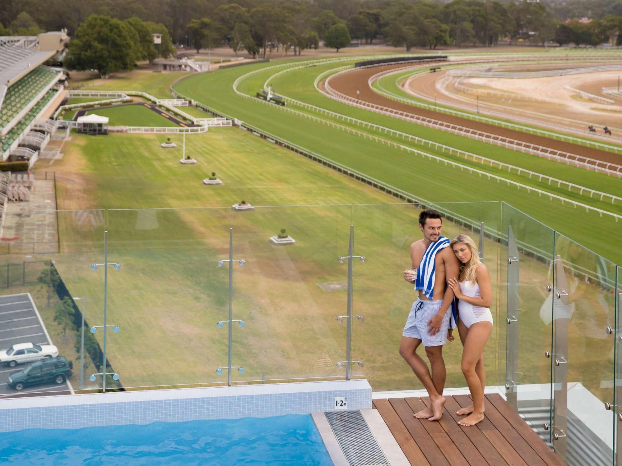 The William Inglis Mgallery Warwick Farm Eksteriør bilde The pool at the new hotel