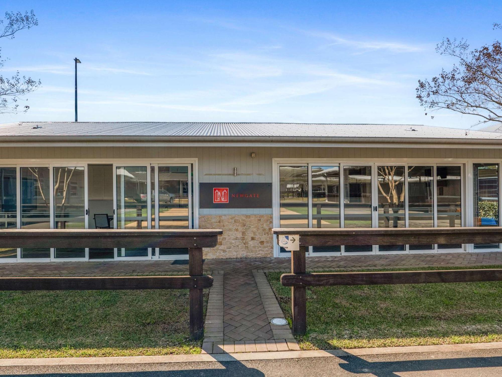 The William Inglis Mgallery Warwick Farm Eksteriør bilde The station building